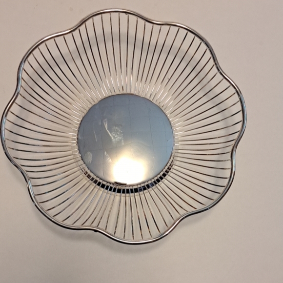 Silverplated wavy edged basket Centurion Collection - Picture 2 of 3